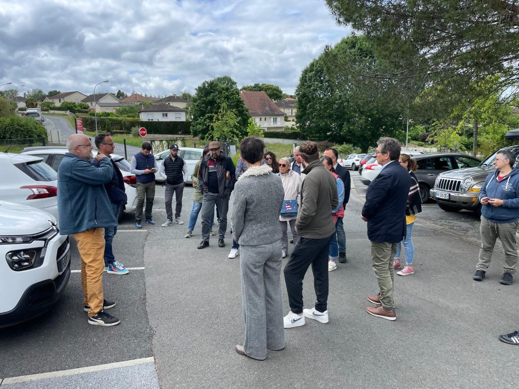 Jardins et Paysages 2024, un groupe visite les aménagements du parking de la DPRPM